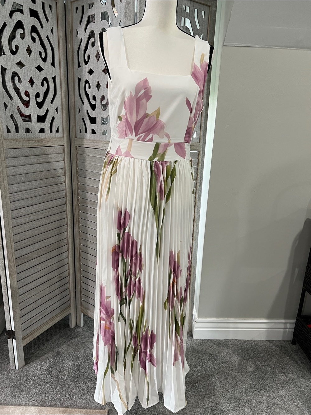 White Maxi Dress with Pink Floral Print and Pleated Skirt
